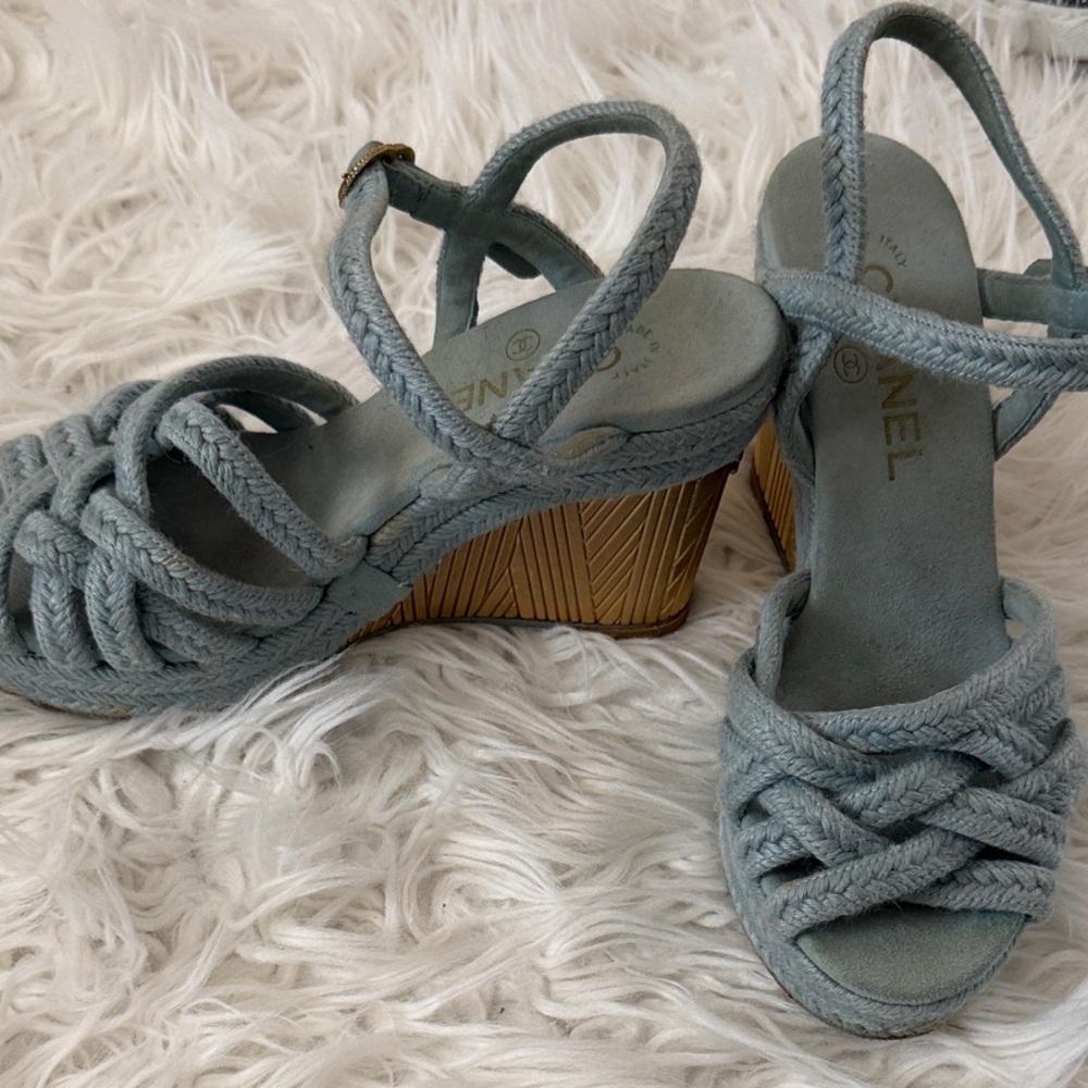 CHANEL Light Blue Woven Heels - Picture 2 of 3